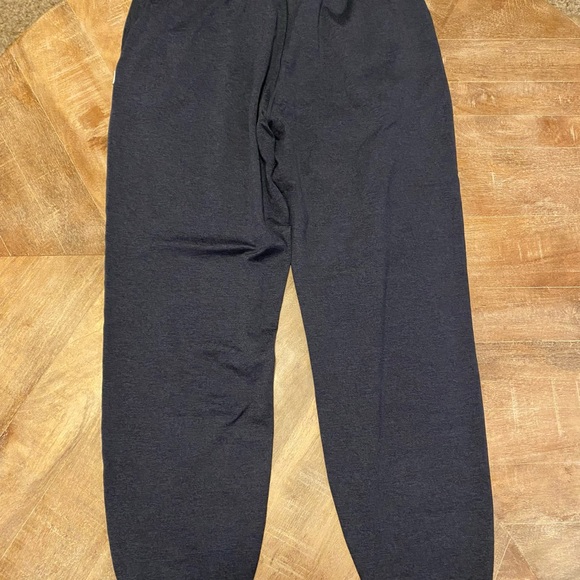 Vuori Performance Jogger in Midnight Heather - Picture 5 of 10